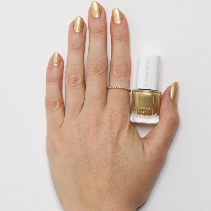 KIA CHARLOTTA LAK NA NECHTY GOLDEN GLAMOUR 5 ML