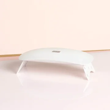 Jaký je rozdíl mezi UV a LED lampou?