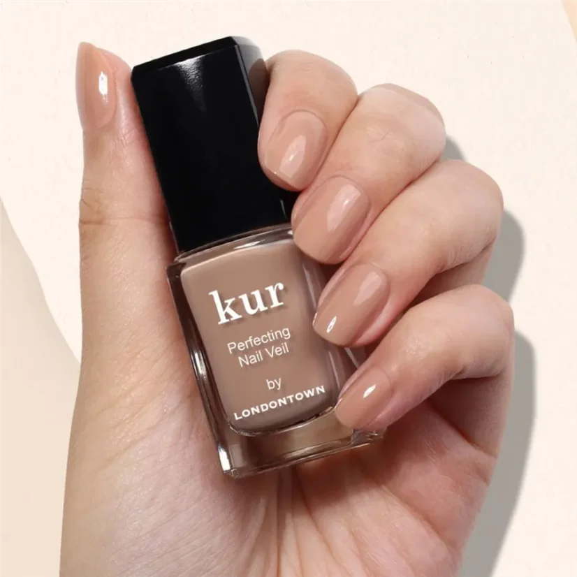 LONDONTOWN Kur Nail Veil No.6 wzmacniająca tonująca pielęgnacja paznokci Kremowe latte 12 ml