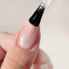 LONDONTOWN kur Glow Getter Nail Luminizer Diamanté rozświetlacz do paznokci ze srebrzystymi drobinkami 12 ml