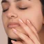 LONDONTOWN Kur Illuminating Nail Concealer Rozświetlacz do paznokci Bare beżowy 12 ml