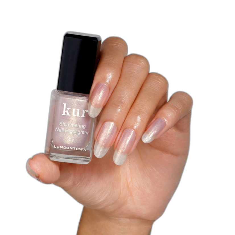 LONDONTOWN Kur Shimmering Nail Highlighter Sunkissed lak na nehty rozjasňující zlatý s třpytkami 12 ml