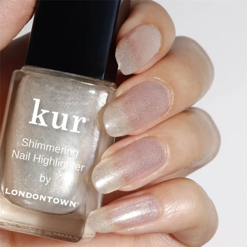 LONDONTOWN Kur Shimmering Nail Highlighter Mirror Ball – rozświetlający srebrny lak do paznokci z drobinkami 12 ml