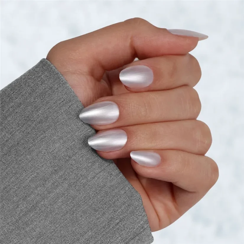LONDONTOWN Lakur Powder lak na nehty chromový pudrový sníh 12 ml