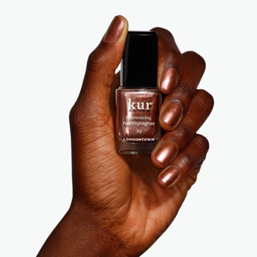 LONDONTOWN Kur Shimmering Nail Highlighter Molten lak na nehty rozjasňující měděný s třpytkami 12 ml