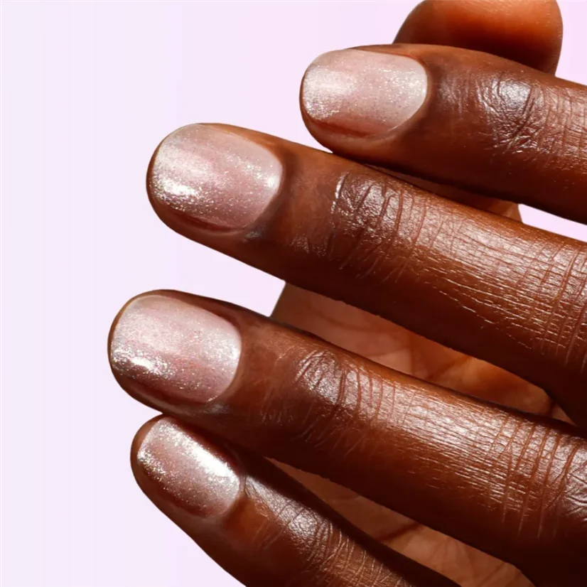 LONDONTOWN Kur Shimmering Nail Highlighter Mirror Ball – rozświetlający srebrny lak do paznokci z drobinkami 12 ml