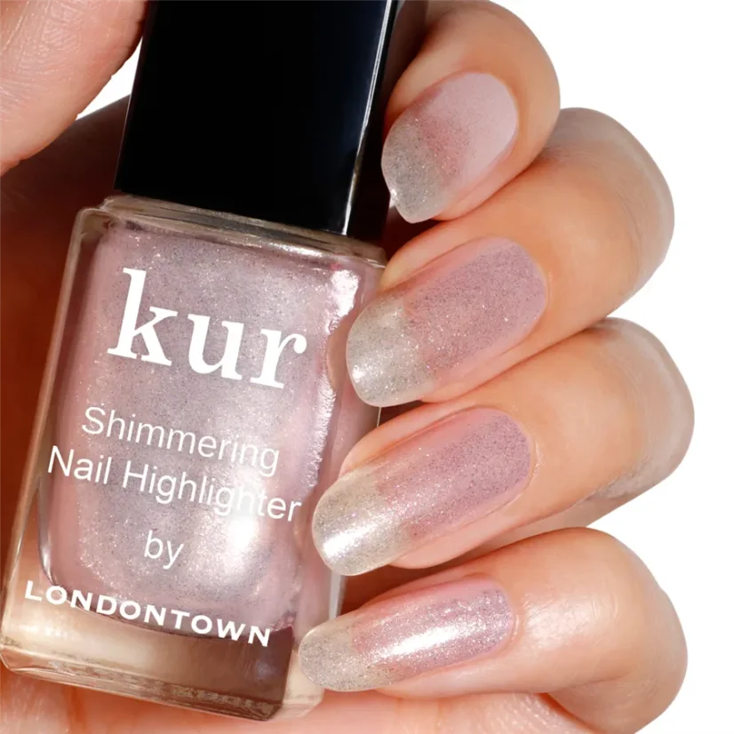 LONDONTOWN Kur Shimmering Nail Highlighter Sunkissed lakier do paznokci rozświetlający złoty z drobinkami 12 ml