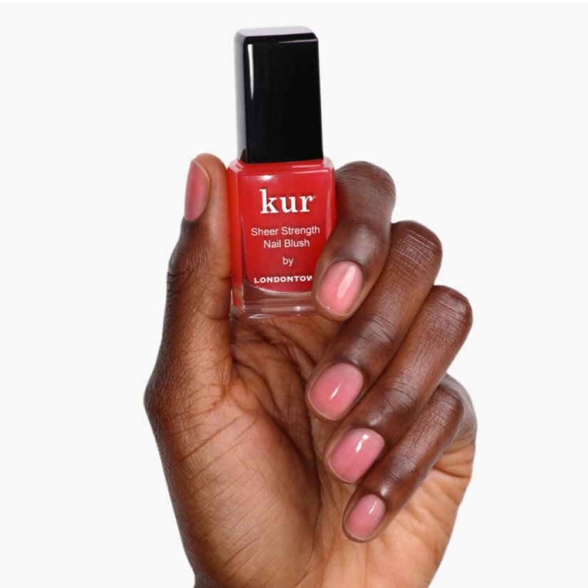 LONDONTOWN Kur Sheer Strength Nail Blush Poppy zpevňující lak na nehty průhledná šarlatová 12 ml