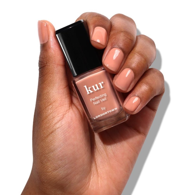 LONDONTOWN Kur Nail Veil No.5 zpevňující tónovaná péče na nehty Tlumená dýně 12 ml