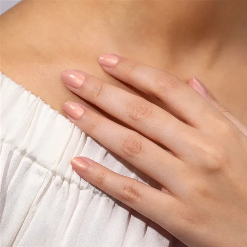 LONDONTOWN Lakur Amber Light lak na nehty růžovozlatá 12 ml