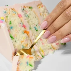 LONDONTOWN lakur Confetti Cake lakier do paznokci różowy z drobinkami 12 ml