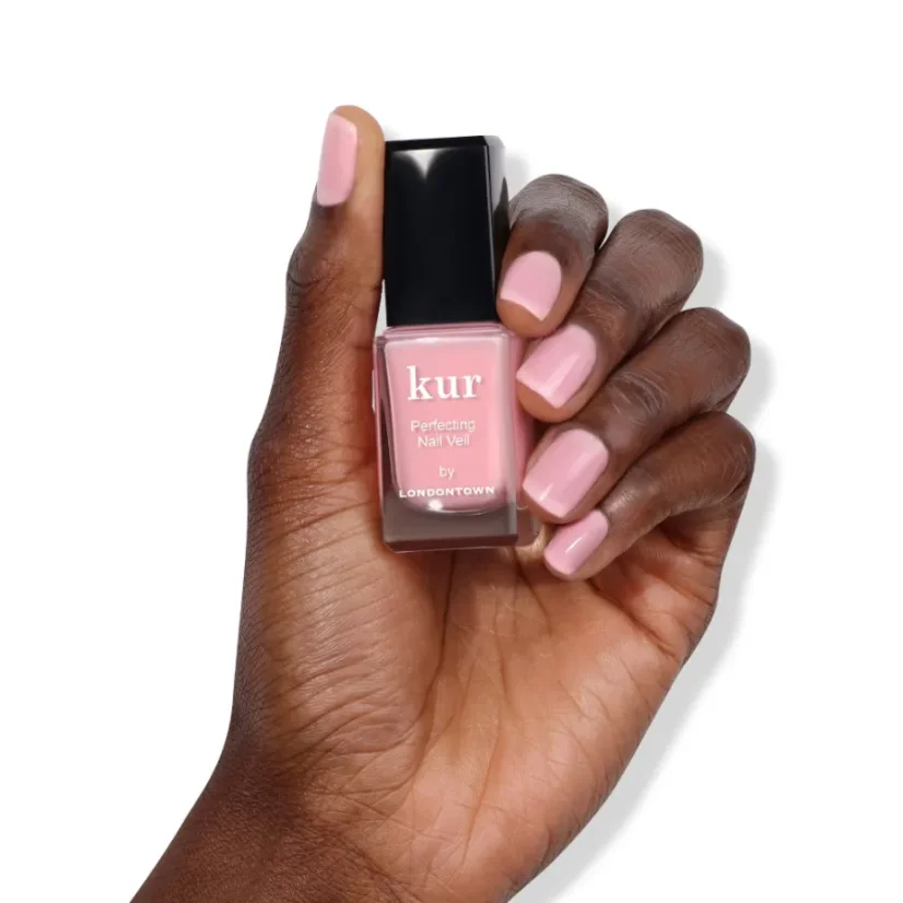 LONDONTOWN Kur Nail Veil No.7 spevňujúca tónovaná starostlivosť o nechty Čerešňový kvet 12 ml