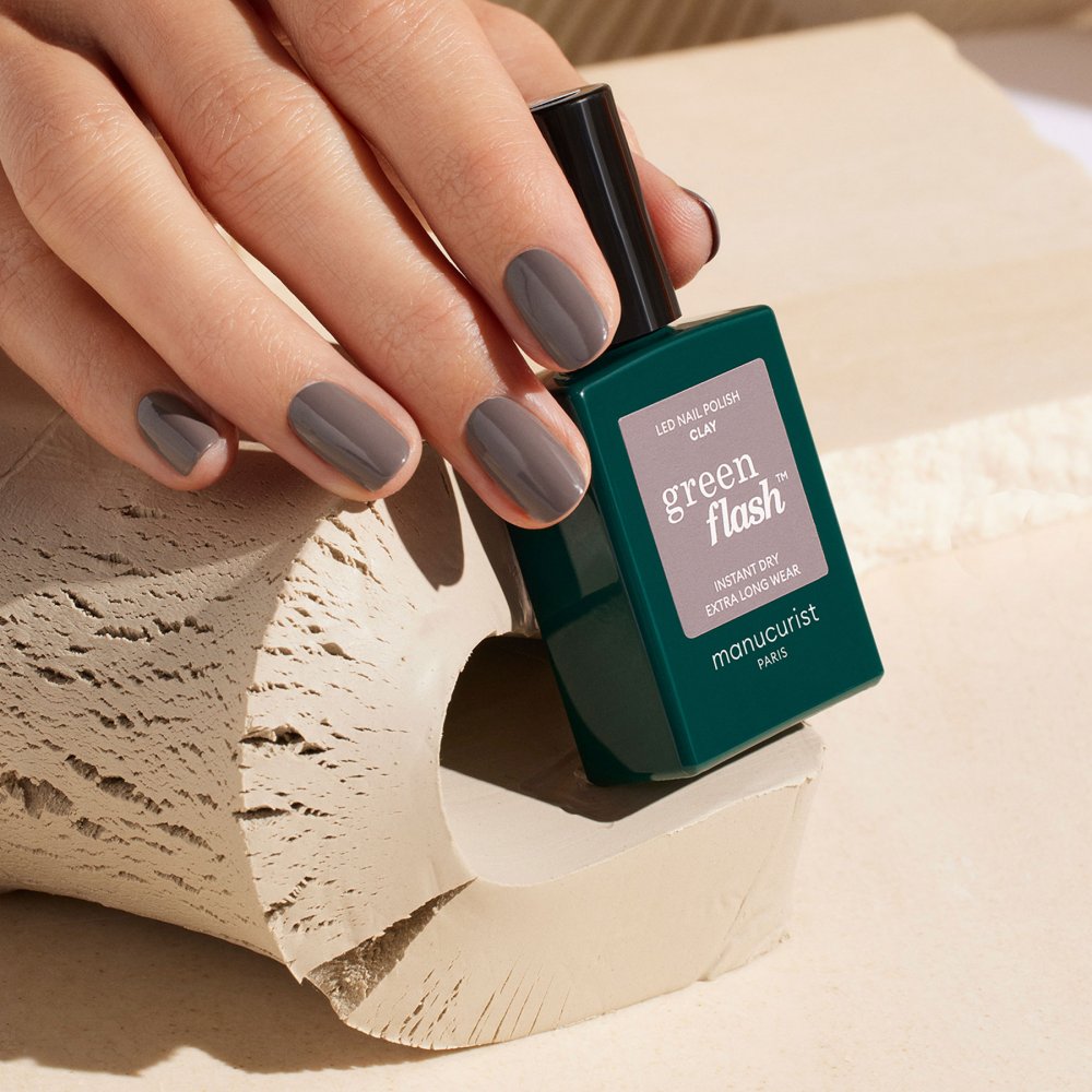 Zbliżenie odcienia Manucurist Green Flash Clay