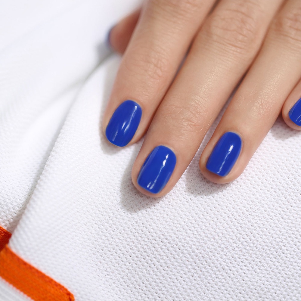 Manucurist Green Ultramarine na nehtech