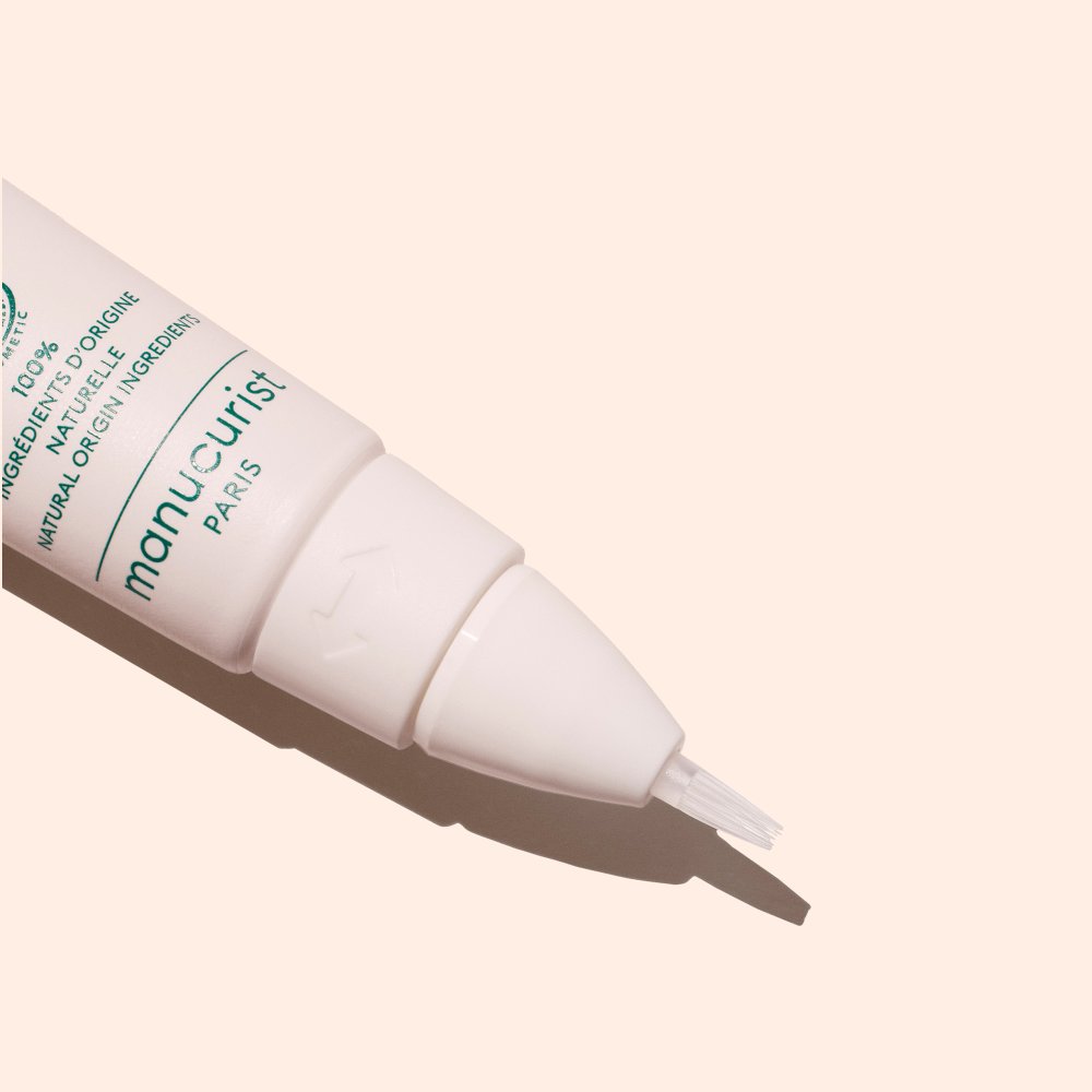 Nourishing Nail Pen Manucurist, detail pera so štetčekovým hrotom, 10 ml